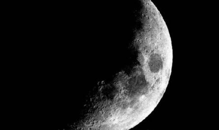 Определен точный возраст Луны