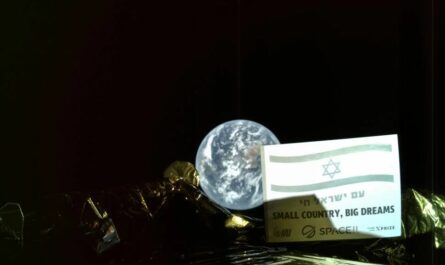 Израильский луноход Beresheet сделал селфи на фоне Земли