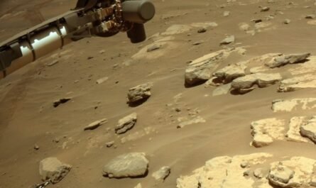 Марсоход NASA Perseverance показал отложения, похожие на ступени лестницы