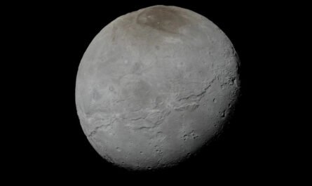 Красное пятно на Хароне, спутнике Плутона