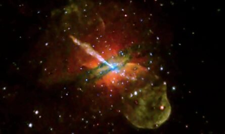 Активная сверхмассивная черная дыра в центре галактики Центавр A