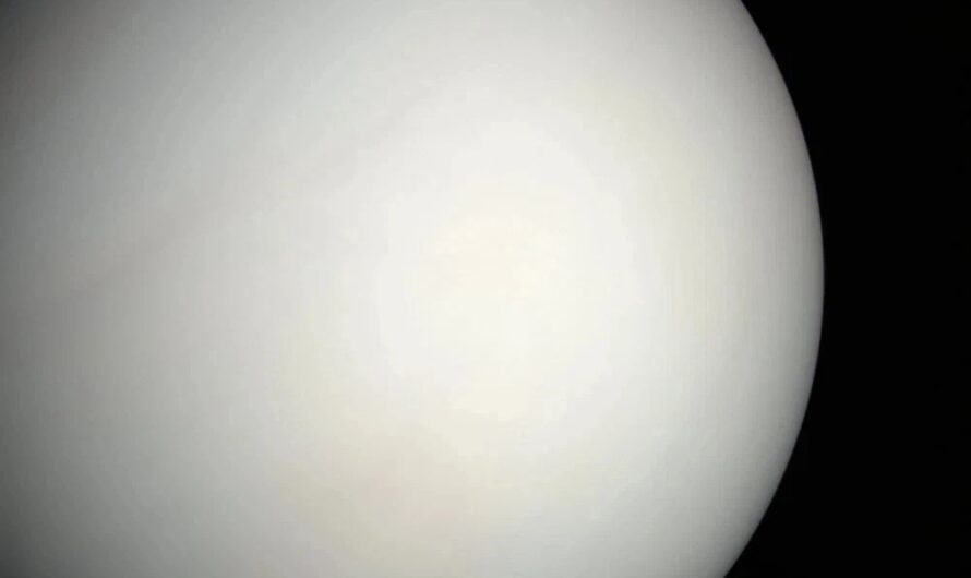 Цветной снимок Венеры от NASA MESSENGER