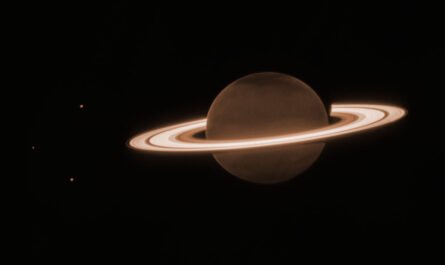 NASA опубликовало первое обработанное изображение Сатурна от "Джеймса Уэбба"