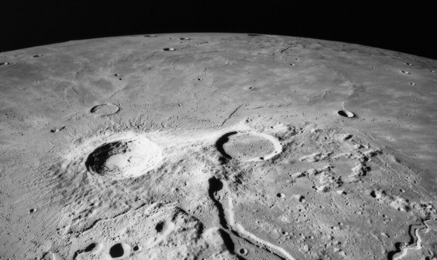 Под поверхностью Луны обнаружена массивная теплоизлучающая масса