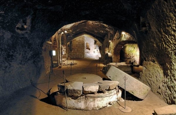 Подземные пирамиды в Италии