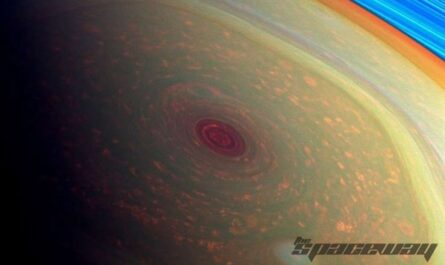 Ученые изучают ураган на Сатурне
