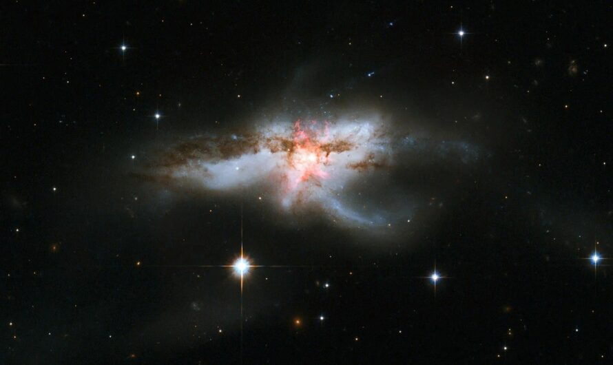 В галактике NGC 6240 обнаружены сразу три сверхмассивные черные дыры