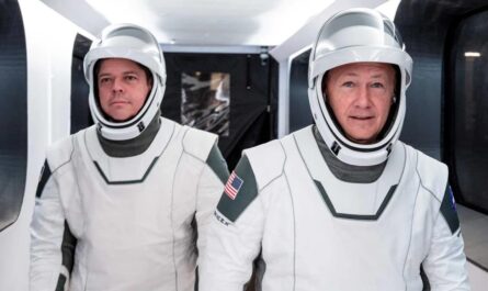 Состоялся исторический запуск SpaceX Crew Dragon с астронавтами к МКС