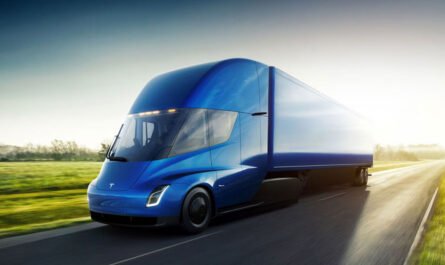 Илон Маск приказал начать серийное производство электрического грузовика Tesla Semi