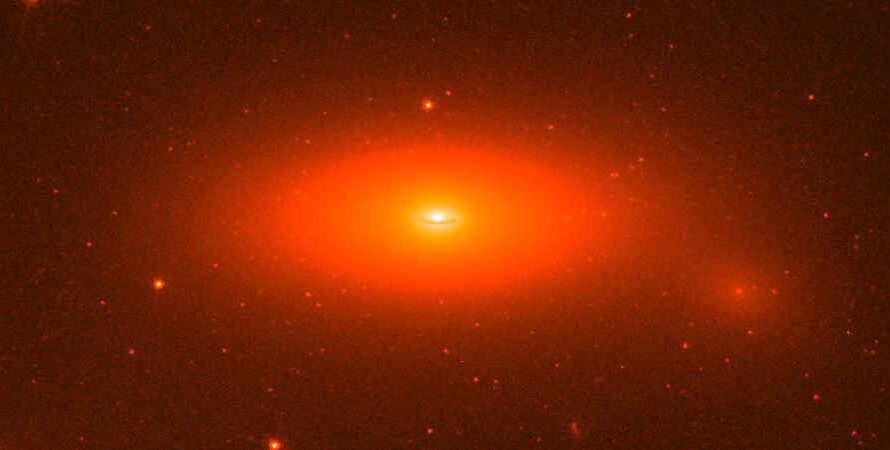 Обнаружена огромная черная дыра в центре галактики NGC 1277