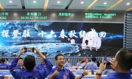 Китайский аппарат "Чанъэ-5" успешно сел на Луну и готовится к сбору образцов