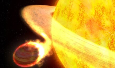 Гигантская экзопланета WASP-12b приближается к падению на свою звезду