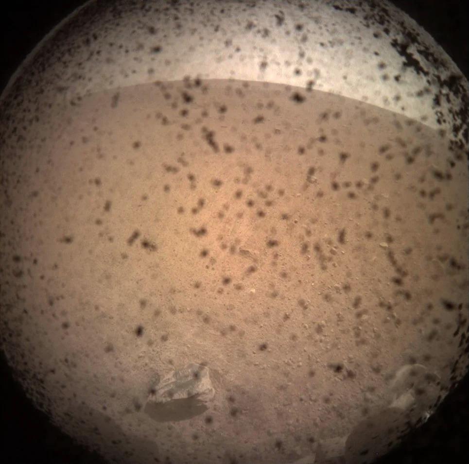 Аппарат NASA InSight успешно сел на Марсе! Первый снимок с поверхности