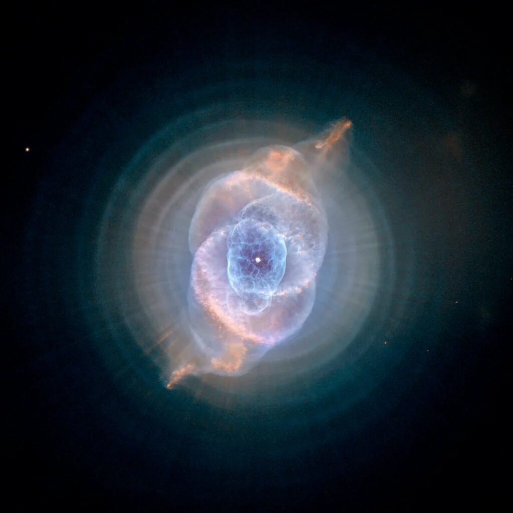 Удивительная Туманность "Кошачий Глаз" (NGC 6543) в созвездии Дракона