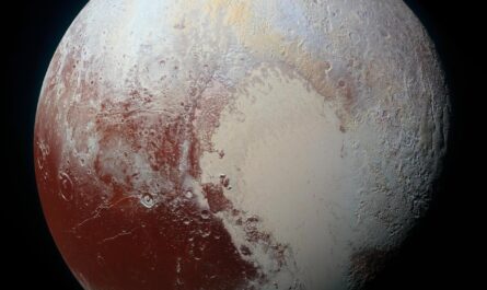 Откуда красное пятно на Плутоне?