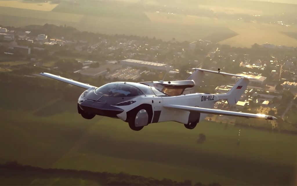Прототип летающего автомобиля AirCar преодолел более 80 километров