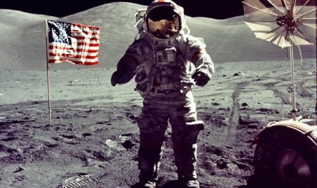 NASA "Аполлон-17": установка флага на Луне