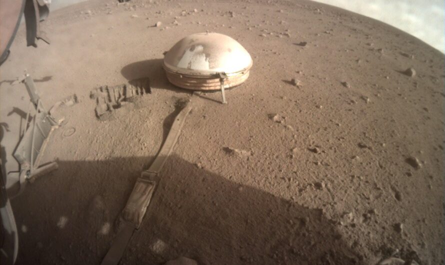 Аппарат NASA InSight вернулся к работе и зафиксировал рекордно сильное марсотрясение