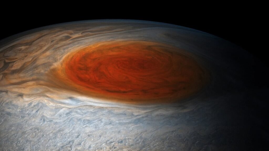 Большое Красное Пятно Юпитера почему-то начало активно меняться