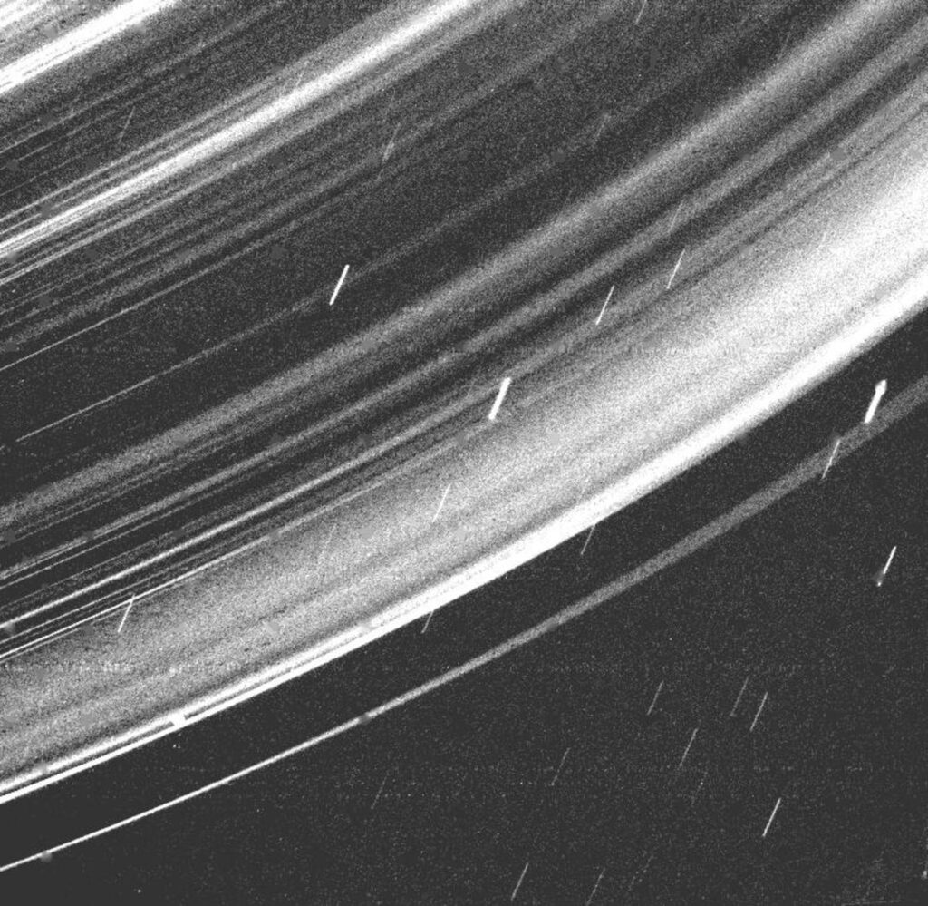 Кольца Урана "глазами" космического аппарата NASA "Вояджер-2"