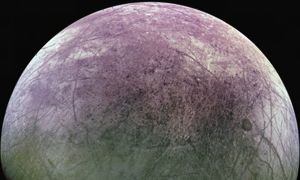 NASA "Юнона" показывает лучшие новые изображения спутника Юпитера Европы за 20 лет 2