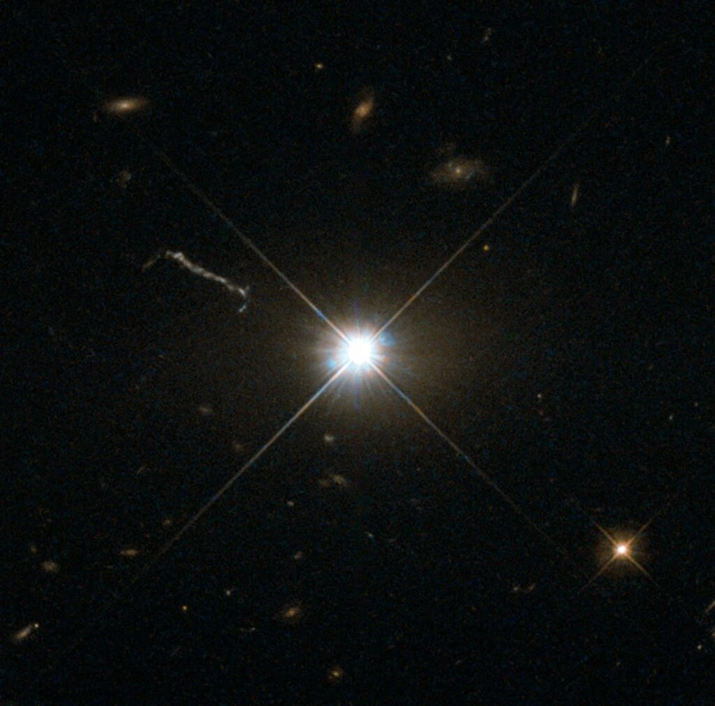 Квазар 3C 273 в четыре триллиона раз ярче Солнца