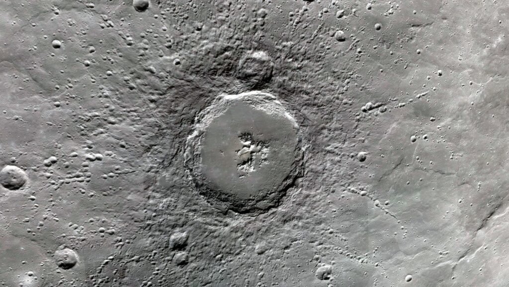 Кратер Абедин на севере Меркурия