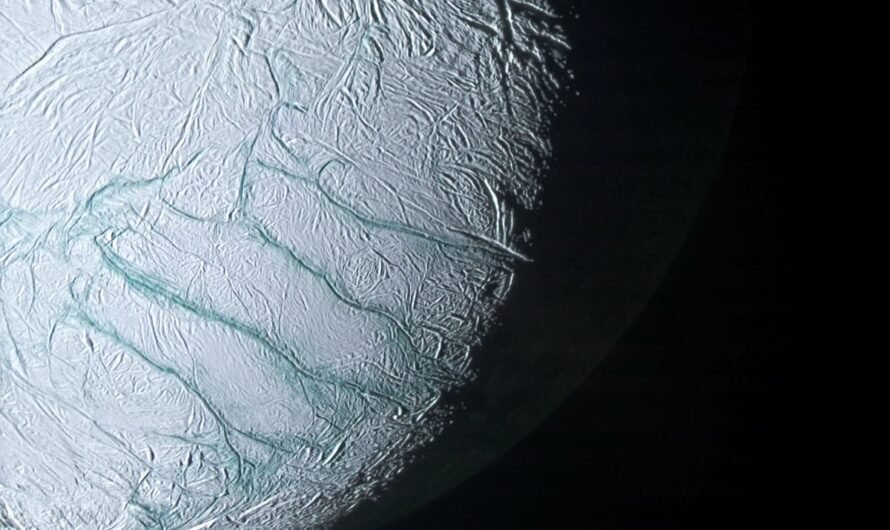 Южный полюс Энцелада, потенциально обитаемого спутника Сатурна