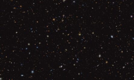 "Джеймс Уэбб" показал, что ранняя Вселенная "трещала" от звездообразования