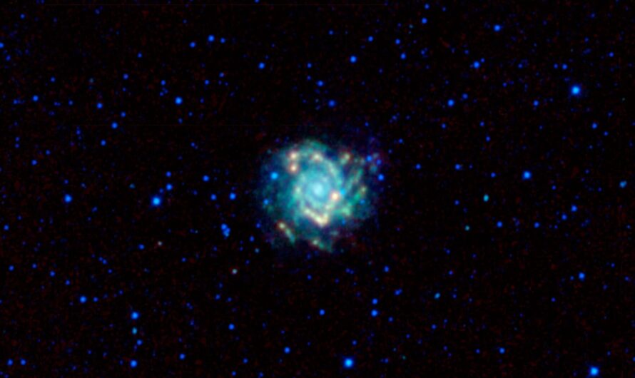 Спиральная галактика M 74 «глазами» NASA WISE 